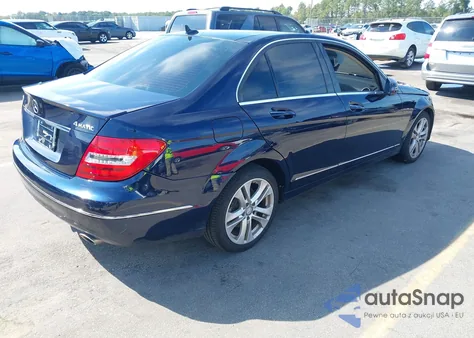 2013 Mercedes-Benz C 300 Luxury 4Matic z USA, uszkodzony, nr VIN WDDGF8AB1DR250754